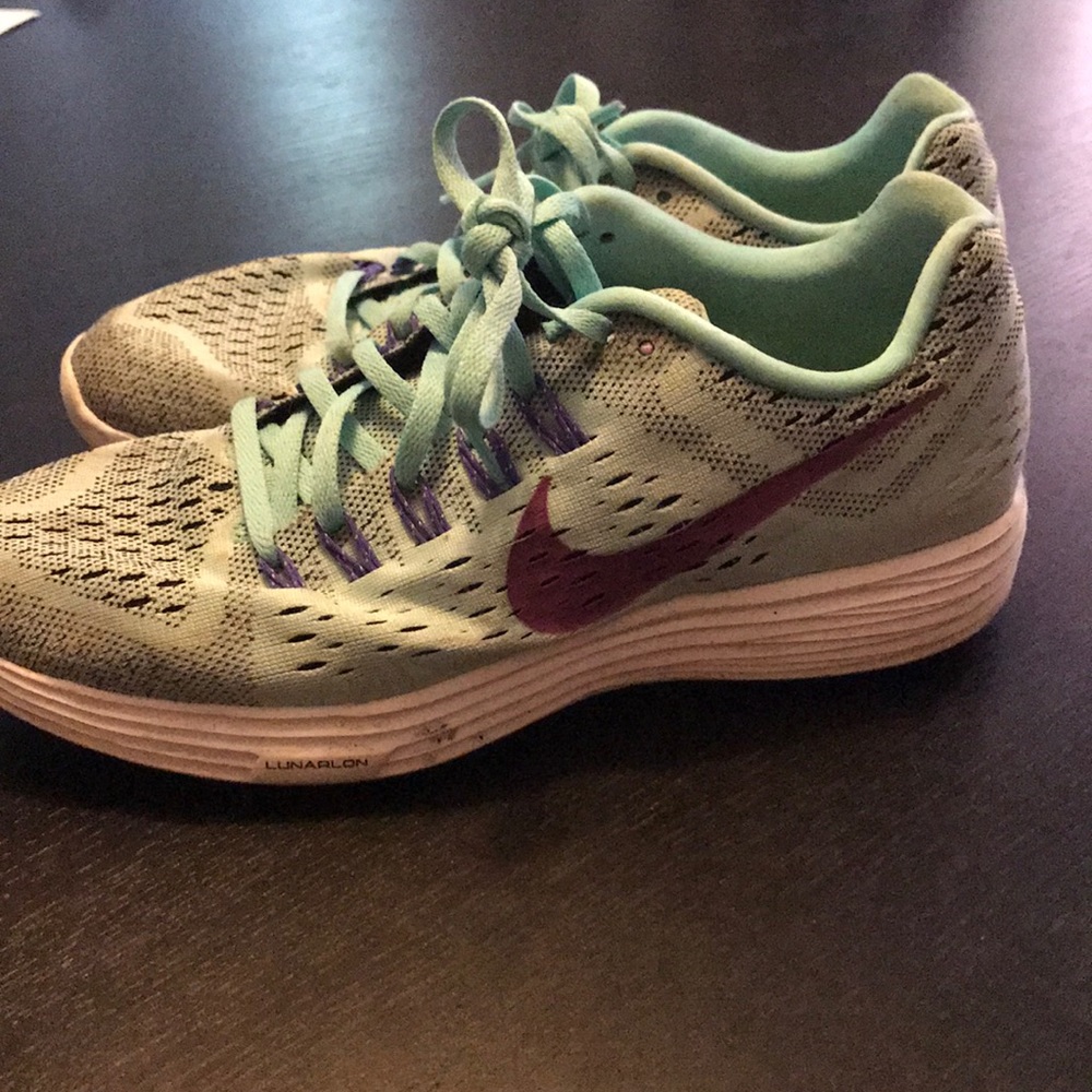 Nike running shoes women’s hardly used